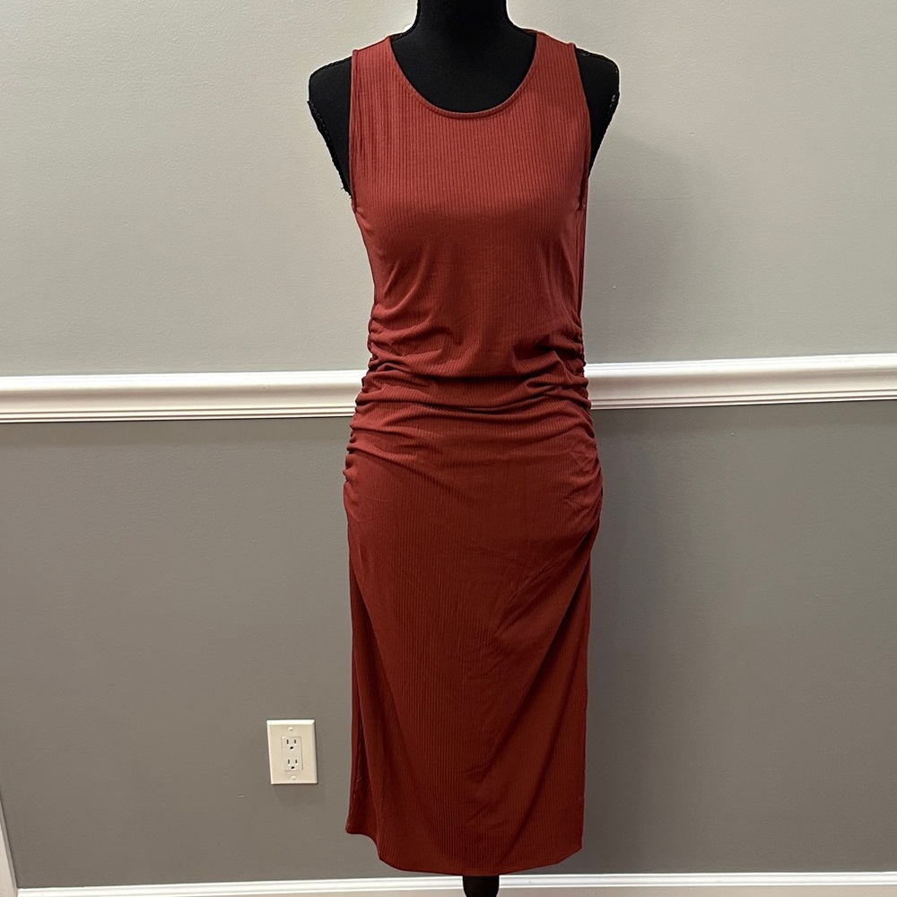 Venus Sleeveless Rust Midi Dress